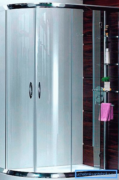 Una doccia con una base bassa 120 per 80 cm - ideale per le persone anziane Una doccia con una base bassa 120 per 80 cm - ideale per le persone anziane