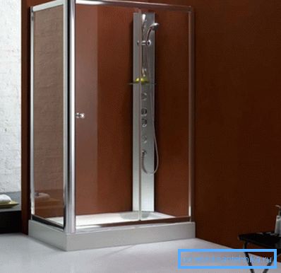 Gli angoli doccia 120x90 cm sono ben ventilati a causa della mancanza di un tetto Gli angoli doccia 120x90 cm sono ben ventilati a causa della mancanza di un tetto