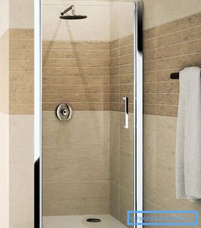 Porte in una nicchia per cabine doccia da triplex Porte in una nicchia per cabine doccia da triplex