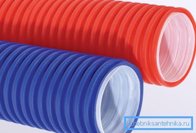 I tubi a doppia parete PND-LDPE possono essere di diversi colori e sezioni I tubi a doppia parete PND-LDPE possono essere di diversi colori e sezioni