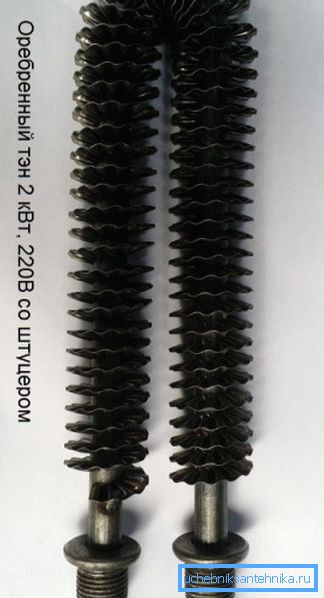 L'efficienza del trasferimento di calore delle nervature è così elevata che alcuni produttori di elementi riscaldanti hanno iniziato a utilizzare tali tubi per creare disegni originali di elementi riscaldanti. L'efficienza del trasferimento di calore delle nervature è così elevata che alcuni produttori di elementi riscaldanti hanno iniziato a utilizzare tali tubi per creare disegni originali di elementi riscaldanti.