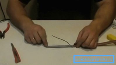 Lo schermo piega il flagello Lo schermo piega il flagello