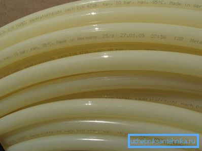 L'elasticità del materiale consente di essere consegnato in bobine. L'elasticità del materiale consente di essere consegnato in bobine.