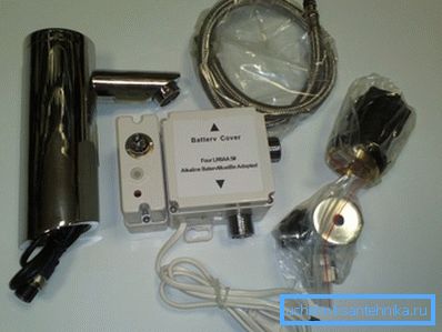 La parte elettronica si trova all'interno dell'alimentatore. La parte elettronica si trova all'interno dell'alimentatore.