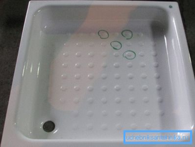 Il pallet smaltato in acciaio. Il pallet smaltato in acciaio.