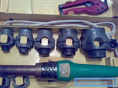 Un altro tipo di saldatore, che viene spesso utilizzato per lavorare con il materiale di un'azienda di un certo produttore Un altro tipo di saldatore, che viene spesso utilizzato per lavorare con il materiale di un'azienda di un certo produttore
