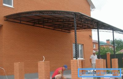 Se si è deciso di utilizzare un tale materiale per mantenere il peso, allora un tubo di diametro minore deve essere inserito verso l'interno in modo che i carichi su di essi siano distribuiti uniformemente Se si è deciso di utilizzare un tale materiale per mantenere il peso, allora un tubo di diametro minore deve essere inserito verso l'interno in modo che i carichi su di essi siano distribuiti uniformemente