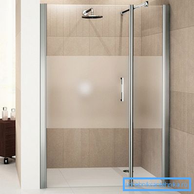 Se la struttura deve essere installata in una nicchia, è possibile utilizzare un'unica porta a battente. Se la struttura deve essere installata in una nicchia, è possibile utilizzare un'unica porta a battente.