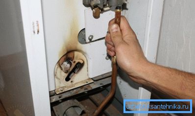 Se la fiamma è sparita, potrebbe essere necessario pulire il tubo del gas. Se la fiamma è sparita, potrebbe essere necessario pulire il tubo del gas.