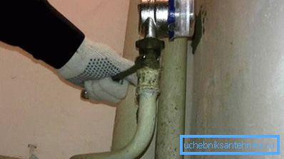 Se hai già installato i contatori, dovresti chiamare uno specialista per ottenere il permesso di smantellare l'attrezzatura. Se hai già installato i contatori, dovresti chiamare uno specialista per ottenere il permesso di smantellare l'attrezzatura.