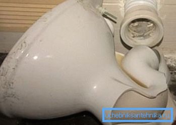 Se la tazza scoppia nel processo - non è spaventoso, la cosa principale è tenere le dita e non tagliarti. Se la tazza scoppia nel processo - non è spaventoso, la cosa principale è tenere le dita e non tagliarti.
