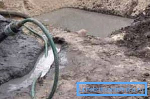Se non si sceglie correttamente il luogo di scarico dell'acqua in uscita, allora la risposta alla domanda su quanto a lungo pompare un pozzo dopo la perforazione sarà una risposta - un lungo e molto lungo ..., quindi è necessario prendere un posto lontano Se non si sceglie correttamente il luogo di scarico dell'acqua in uscita, allora la risposta alla domanda su quanto a lungo pompare un pozzo dopo la perforazione sarà una risposta - un lungo e molto lungo ..., quindi è necessario prendere un posto lontano