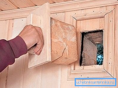 La ventilazione naturale in una casa di legno evita i processi di muffa e decomposizione. La ventilazione naturale in una casa di legno evita i processi di muffa e decomposizione.