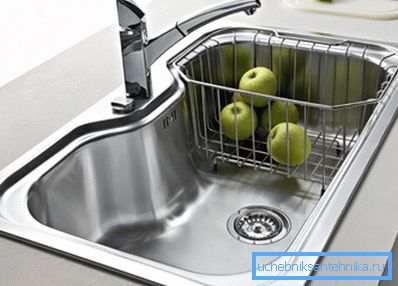 Le forme e le dimensioni dei lavelli in metallo per la cucina possono essere molto diverse. Le forme e le dimensioni dei lavelli in metallo per la cucina possono essere molto diverse.
