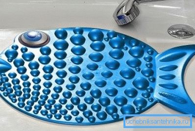 Foto di un tappeto da doccia a forma di pesce. Foto di un tappeto da doccia a forma di pesce.