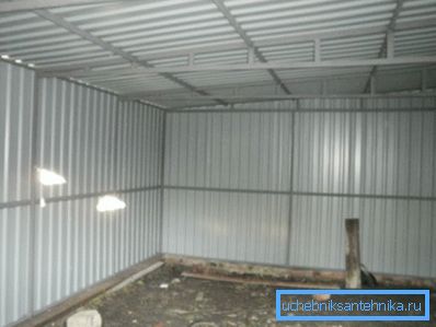 Foto del garage dei tubi del profilo Foto del garage dei tubi del profilo