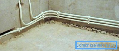 Foto della pipeline di metallo-plastica del sistema di riscaldamento Foto della pipeline di metallo-plastica del sistema di riscaldamento