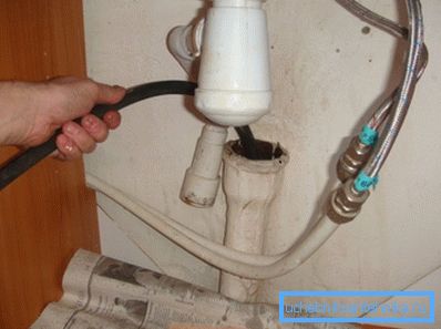Tubo di pulizia foto per bypassare il sifone. Tubo di pulizia foto per bypassare il sifone.