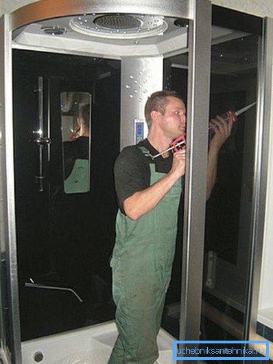 Foto dell'installazione della cabina. Foto dell'installazione della cabina.