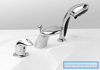 Foto di impianto idraulico, montato sul lato del bagno