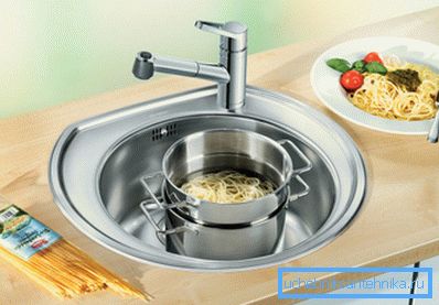Lavello in acciaio inox funzionale e pratico. Lavello in acciaio inox funzionale e pratico.