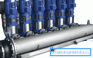 L'installazione di Hydrophore consiste in diverse pompe combinate in un unico sistema. L'installazione di Hydrophore consiste in diverse pompe combinate in un unico sistema.