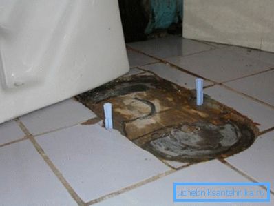 Inserire i manicotti di ancoraggio nei fori Inserire i manicotti di ancoraggio nei fori