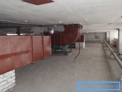 Condotti orizzontali nella soffitta della casa Condotti orizzontali nella soffitta della casa