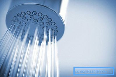 Acqua calda dalla doccia Acqua calda dalla doccia