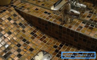 Lavabo a mosaico finito - fatto a mano fai da te Lavabo a mosaico finito - fatto a mano fai da te