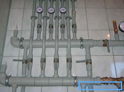 Il sistema finito, assemblato dalla stessa marca di tubi in polipropilene per saldatura, ha un bell'aspetto. Il sistema finito, assemblato dalla stessa marca di tubi in polipropilene per saldatura, ha un bell'aspetto.