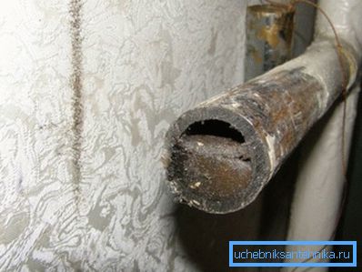 La composizione chimica dell'acqua influisce sull'attività dei depositi sulle pareti di tubi e strumenti. La composizione chimica dell'acqua influisce sull'attività dei depositi sulle pareti di tubi e strumenti.