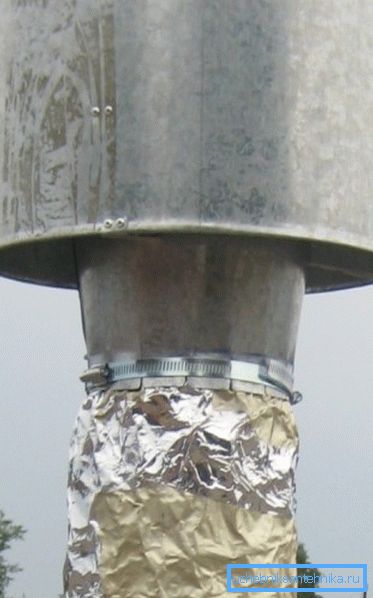 Il morsetto semplifica l'installazione. Il morsetto semplifica l'installazione.