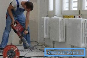 Vuoi nascondere i tubi che si adattano ai radiatori, creare i solchi nel seminterrato e nasconderli sotto il pavimento - come variante del Vuoi nascondere i tubi che si adattano ai radiatori, creare i solchi nel seminterrato e nasconderli sotto il pavimento - come variante del