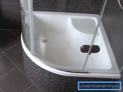 Sia l'acrilico che la ceramica dovrebbero avere una superficie liscia con un colore uniforme.