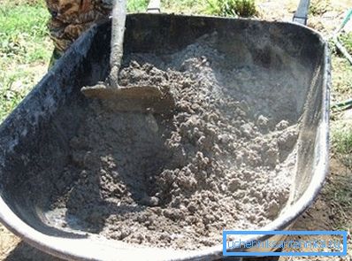 Sia la porcellana che la terracotta sono fatte di argilla bianca, ma la prima, grazie a speciali additivi, ha proprietà di consumo migliori. Sia la porcellana che la terracotta sono fatte di argilla bianca, ma la prima, grazie a speciali additivi, ha proprietà di consumo migliori.