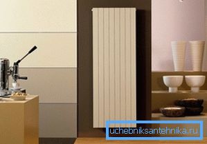 A volte le caratteristiche della stanza consentono di installare solo una batteria verticale. A volte le caratteristiche della stanza consentono di installare solo una batteria verticale.