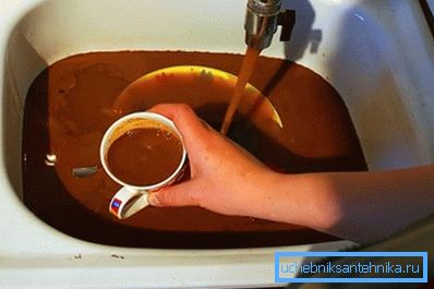 A volte l'acqua del rubinetto può scioccare A volte l'acqua del rubinetto può scioccare