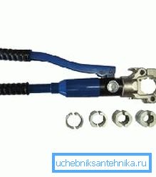 Utensile con azionamento idraulico.