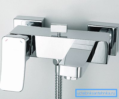 Interessante miscelatore vasca da bagno corto Interessante miscelatore vasca da bagno corto