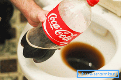 Usa Coca Cola per pulire la toilette. Usa Coca Cola per pulire la toilette.