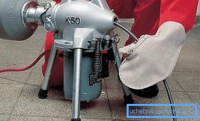 L'uso del cavo sanitario in tandem con il motore consente di ottenere una coppia elevata, che facilita notevolmente questo lavoro. L'uso del cavo sanitario in tandem con il motore consente di ottenere una coppia elevata, che facilita notevolmente questo lavoro.
