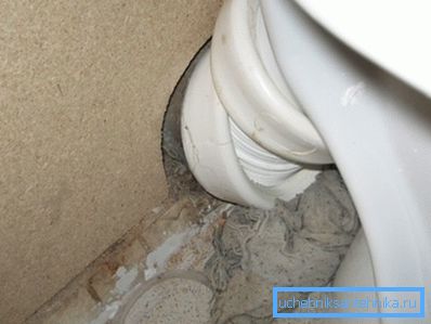 L'uso di una speciale corrugazione o accoppiamento in gomma eviterà tali problemi anche in punti in cui la connessione viene effettuata agli angoli più imprevisti. L'uso di una speciale corrugazione o accoppiamento in gomma eviterà tali problemi anche in punti in cui la connessione viene effettuata agli angoli più imprevisti.