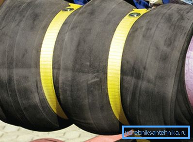 Uso della benda di fabbrica per tubi con gomma di tenuta e fascetta stringitubo