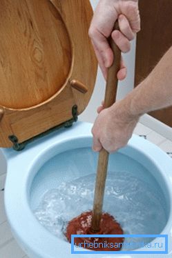 Usiamo lo stantuffo per eliminare il blocco Usiamo lo stantuffo per eliminare il blocco