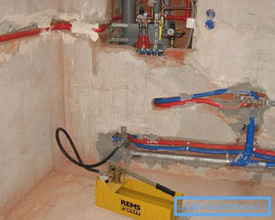 Test di sistemi di riscaldamento in una casa privata Test di sistemi di riscaldamento in una casa privata