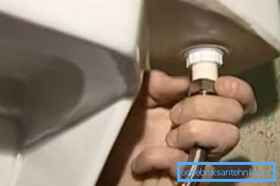 Il prodotto consente di portare rapidamente e facilmente l'acqua nei luoghi più inaccessibili. Il prodotto consente di portare rapidamente e facilmente l'acqua nei luoghi più inaccessibili.