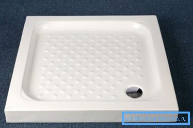 I prodotti ceramici sono posizionati direttamente sulla superficie. I prodotti ceramici sono posizionati direttamente sulla superficie.