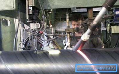 Anche la produzione di prodotti con giuntura ritorta è abbastanza popolare, ma recentemente hanno abbandonato questa tecnologia a causa della produzione non redditizia. Anche la produzione di prodotti con giuntura ritorta è abbastanza popolare, ma recentemente hanno abbandonato questa tecnologia a causa della produzione non redditizia.