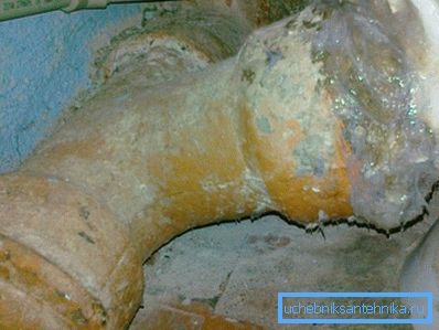 Sfortunatamente, tali tubi come nella foto sono molto difficili e costosi da smontare, quindi devi adattarti alle loro caratteristiche. Sfortunatamente, tali tubi come nella foto sono molto difficili e costosi da smontare, quindi devi adattarti alle loro caratteristiche.